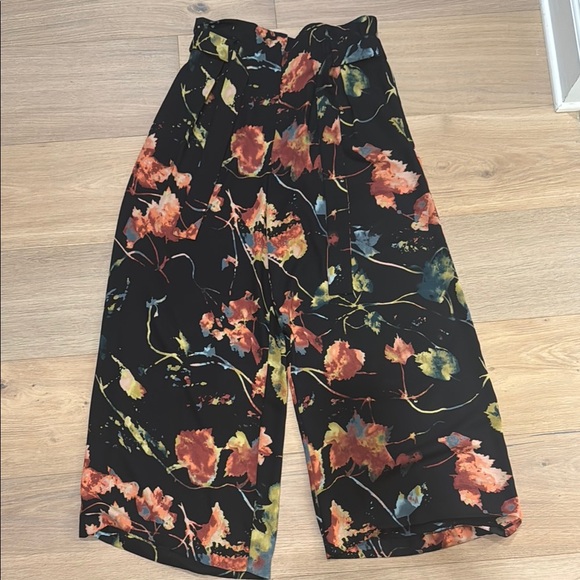 BCBGMaxAzria Pants - BCBG Maxazria Floral Black Wide-Leg Pants size 6